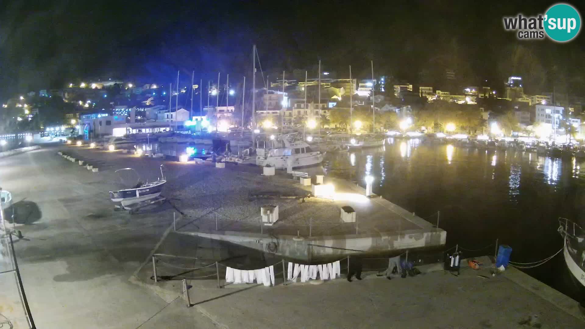 Webcam Basca Voda –  Vista desde el puerto deportivo de la ciudad y la montaña Biokovo