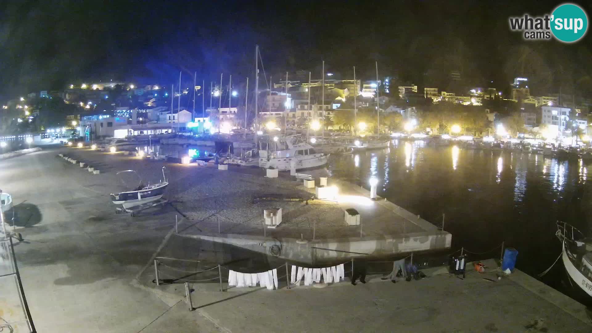 Webcam Basca Voda –  Vista desde el puerto deportivo de la ciudad y la montaña Biokovo