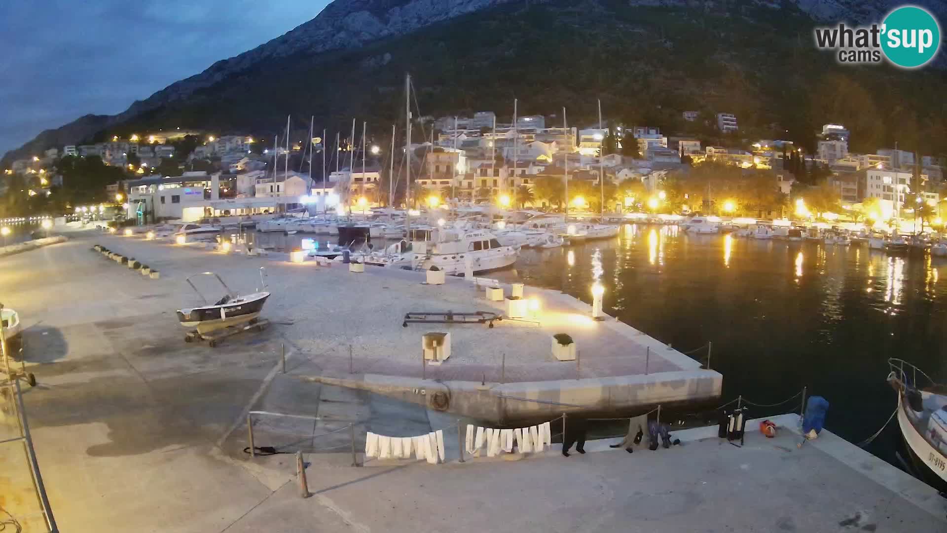 Spletna kamera – Baška Voda, pogled na mesto in goro Biokovo