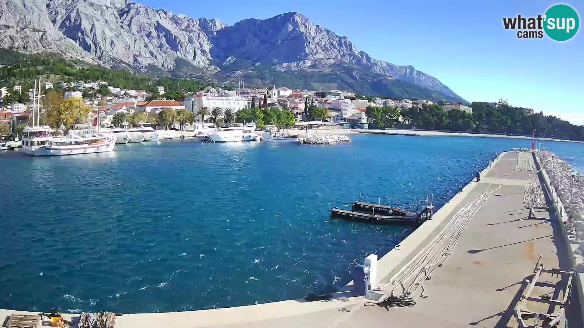 Webcam Basca Voda –  Vista desde el puerto deportivo de la ciudad y la montaña Biokovo