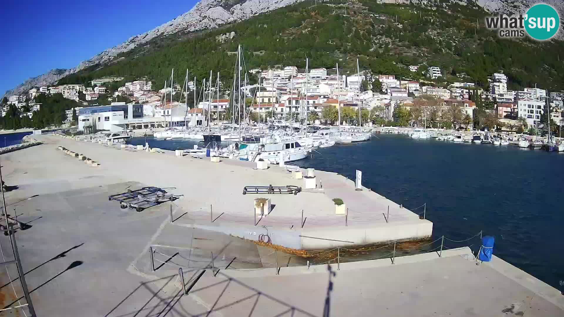 Webcam Basca Voda –  Vista desde el puerto deportivo de la ciudad y la montaña Biokovo