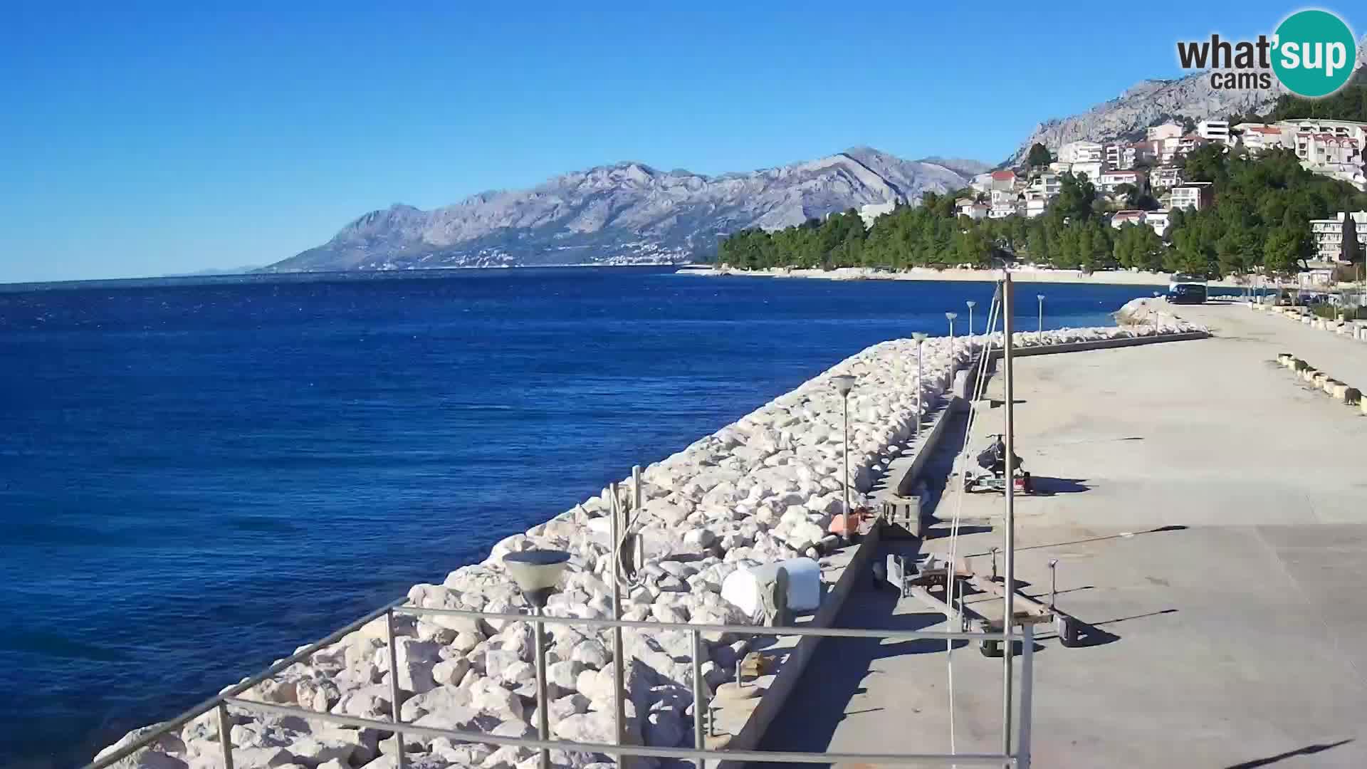 Webcam Basca Voda –  Vista desde el puerto deportivo de la ciudad y la montaña Biokovo