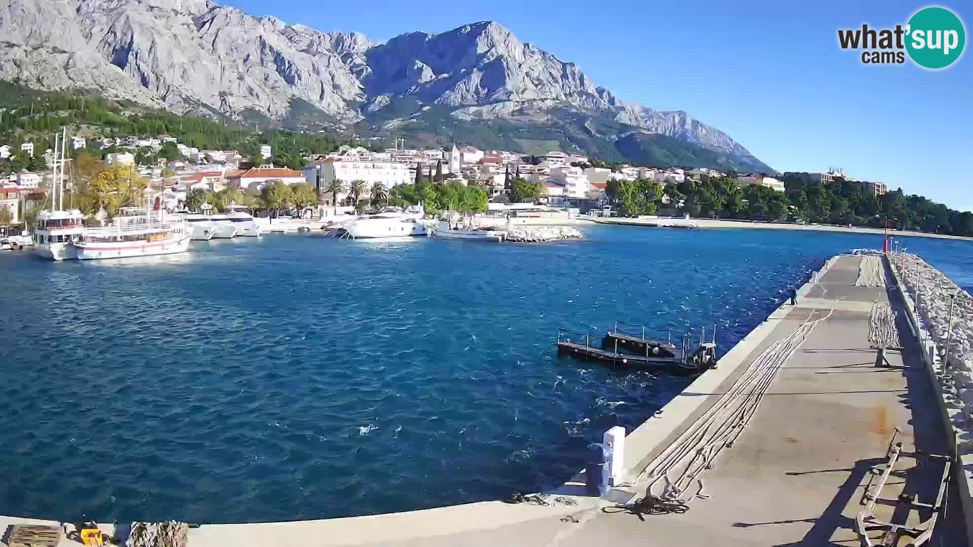 Web Kamera Baška Voda luka – Pogled na grad i masiv Biokovo