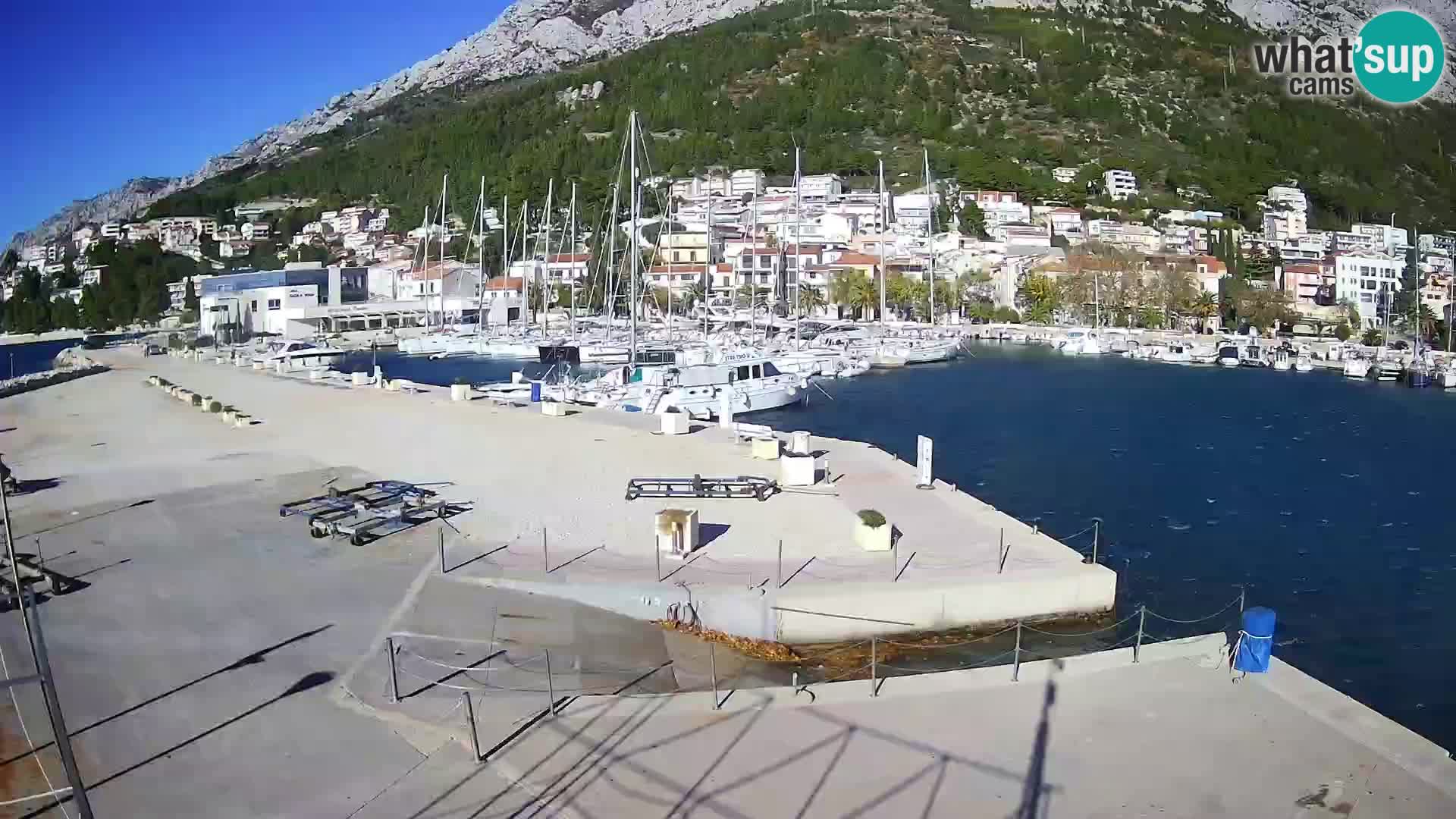 Webcam Basca Voda –  Vista desde el puerto deportivo de la ciudad y la montaña Biokovo