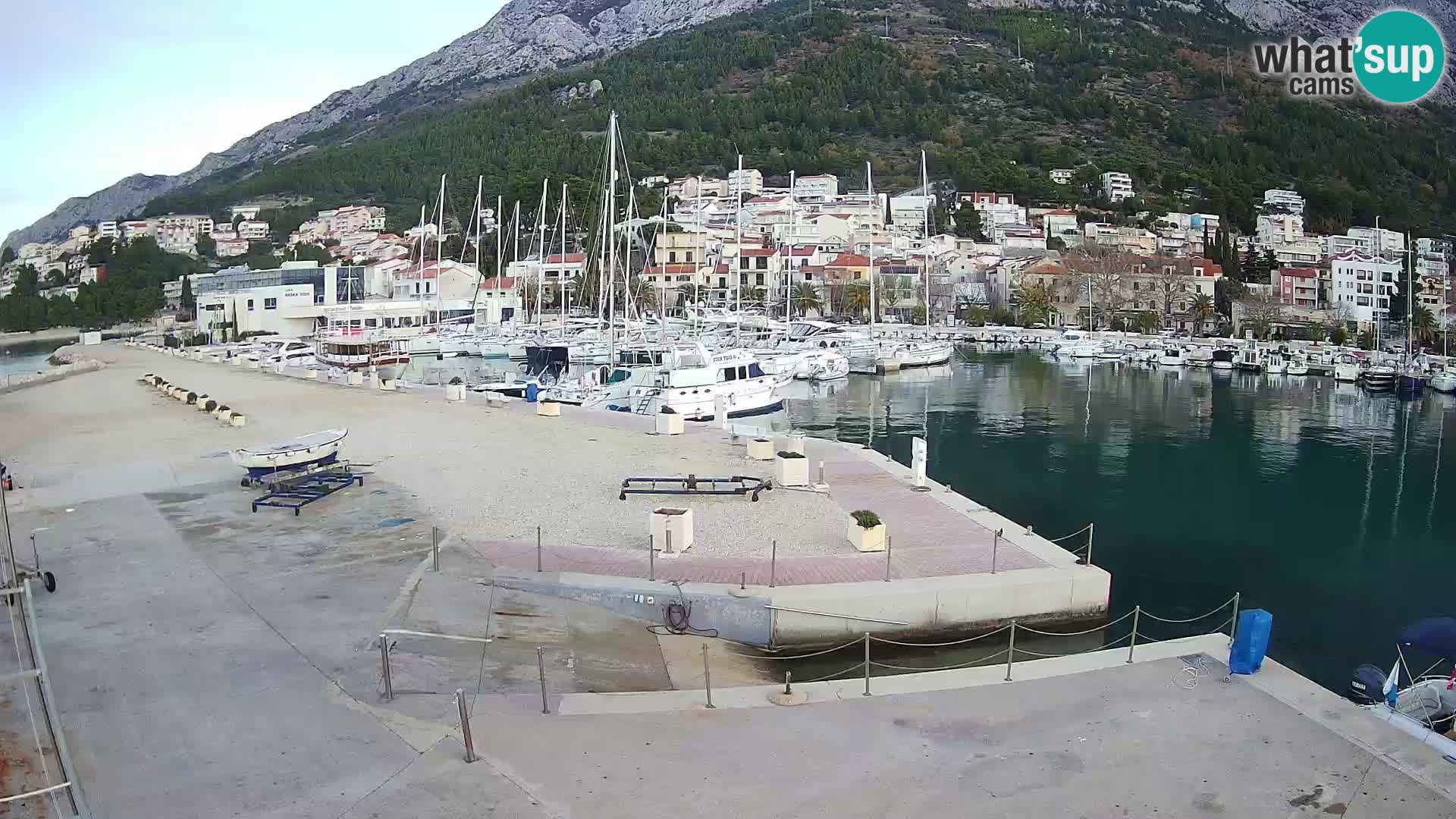 Spletna kamera – Baška Voda, pogled na mesto in goro Biokovo