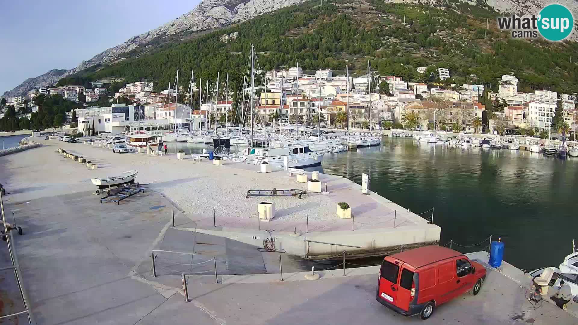 Webcam Basca Voda –  Vista desde el puerto deportivo de la ciudad y la montaña Biokovo