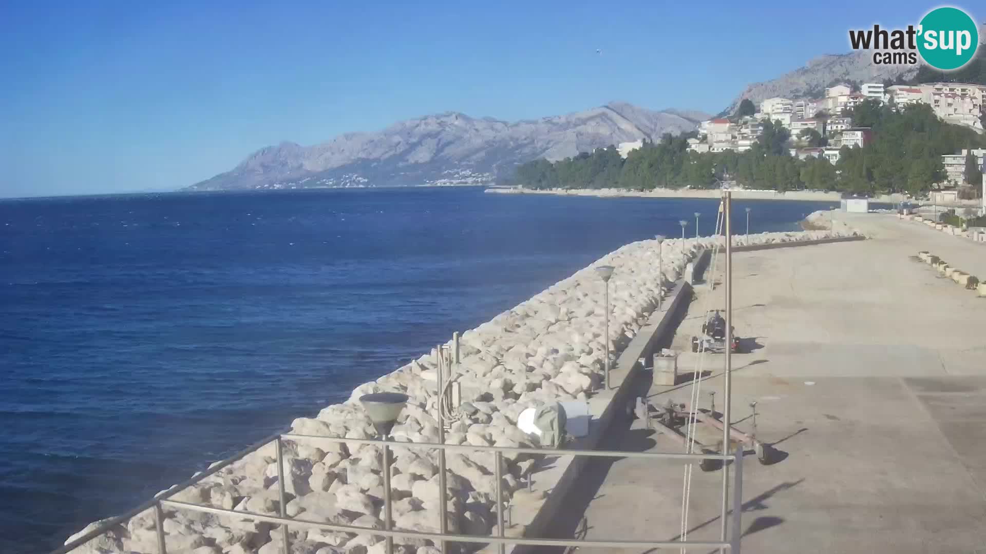 Spletna kamera – Baška Voda, pogled na mesto in goro Biokovo