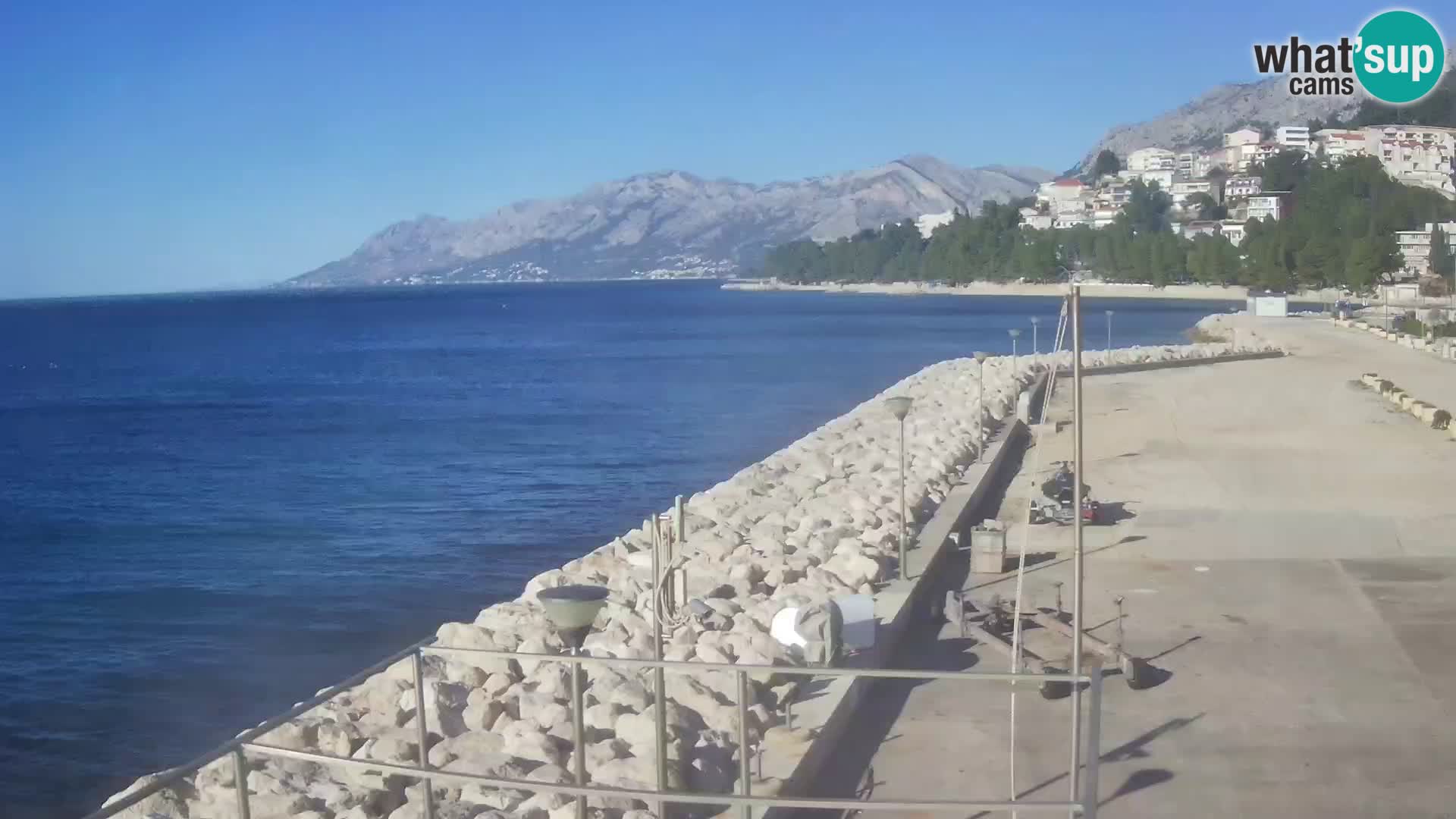 Spletna kamera – Baška Voda, pogled na mesto in goro Biokovo