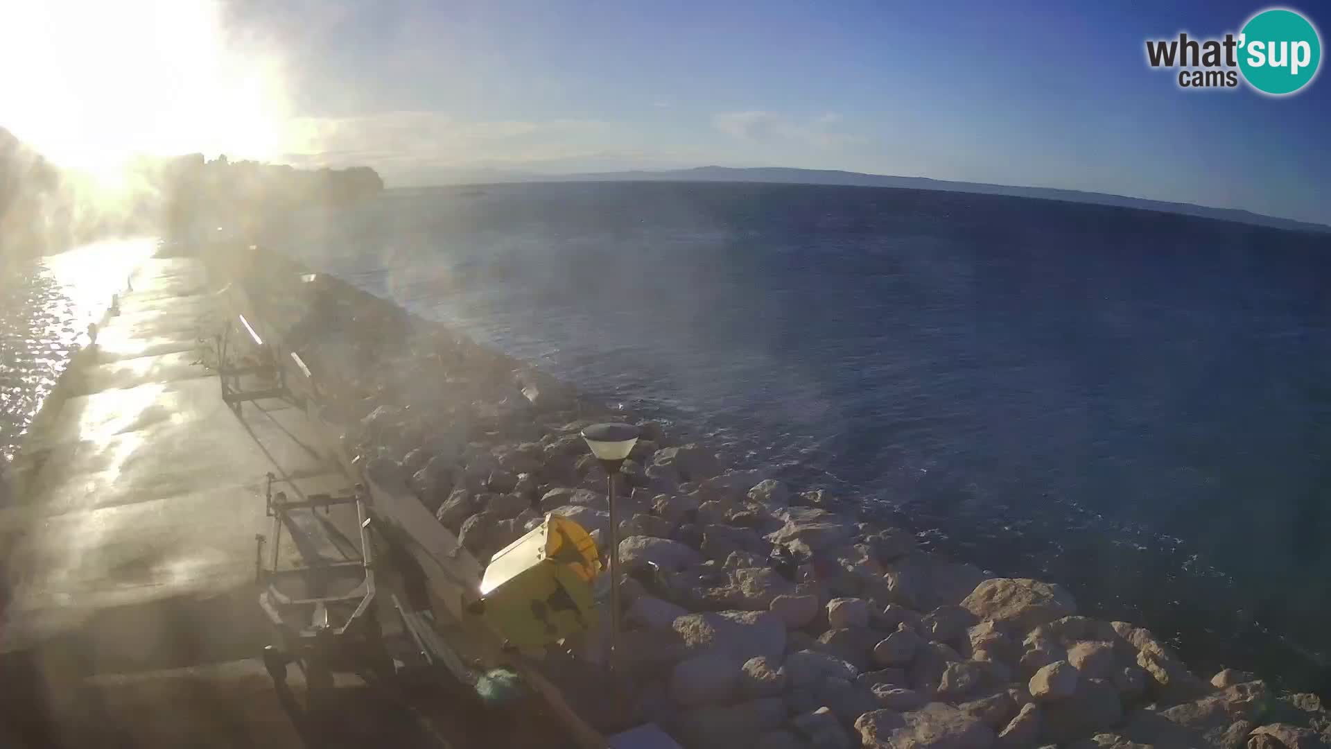 Spletna kamera – Baška Voda, pogled na mesto in goro Biokovo