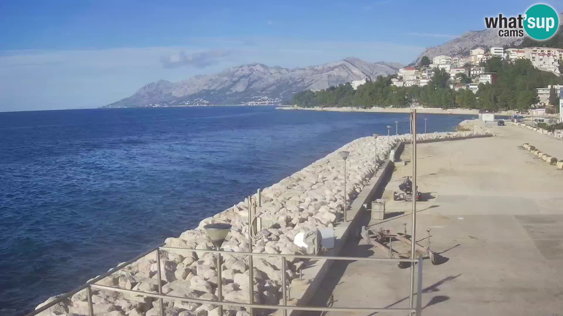 Spletna kamera – Baška Voda, pogled na mesto in goro Biokovo