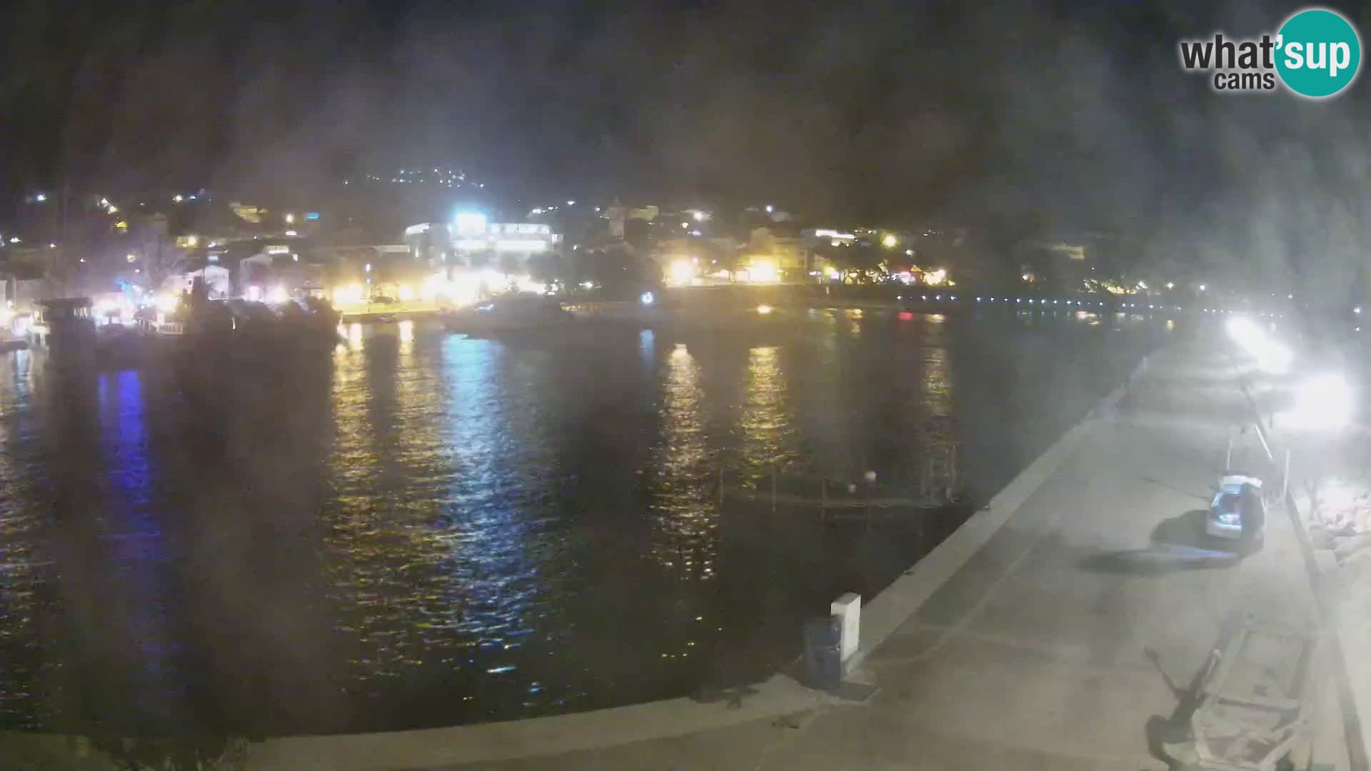 Webcam Basca Voda –  Vista desde el puerto deportivo de la ciudad y la montaña Biokovo