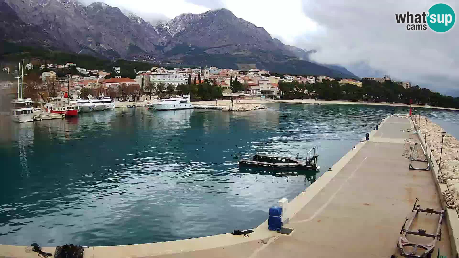 Spletna kamera – Baška Voda, pogled na mesto in goro Biokovo