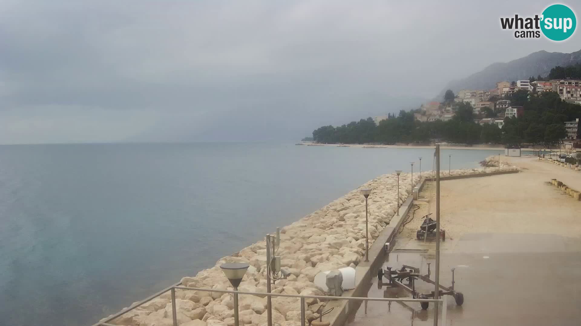 Spletna kamera – Baška Voda, pogled na mesto in goro Biokovo