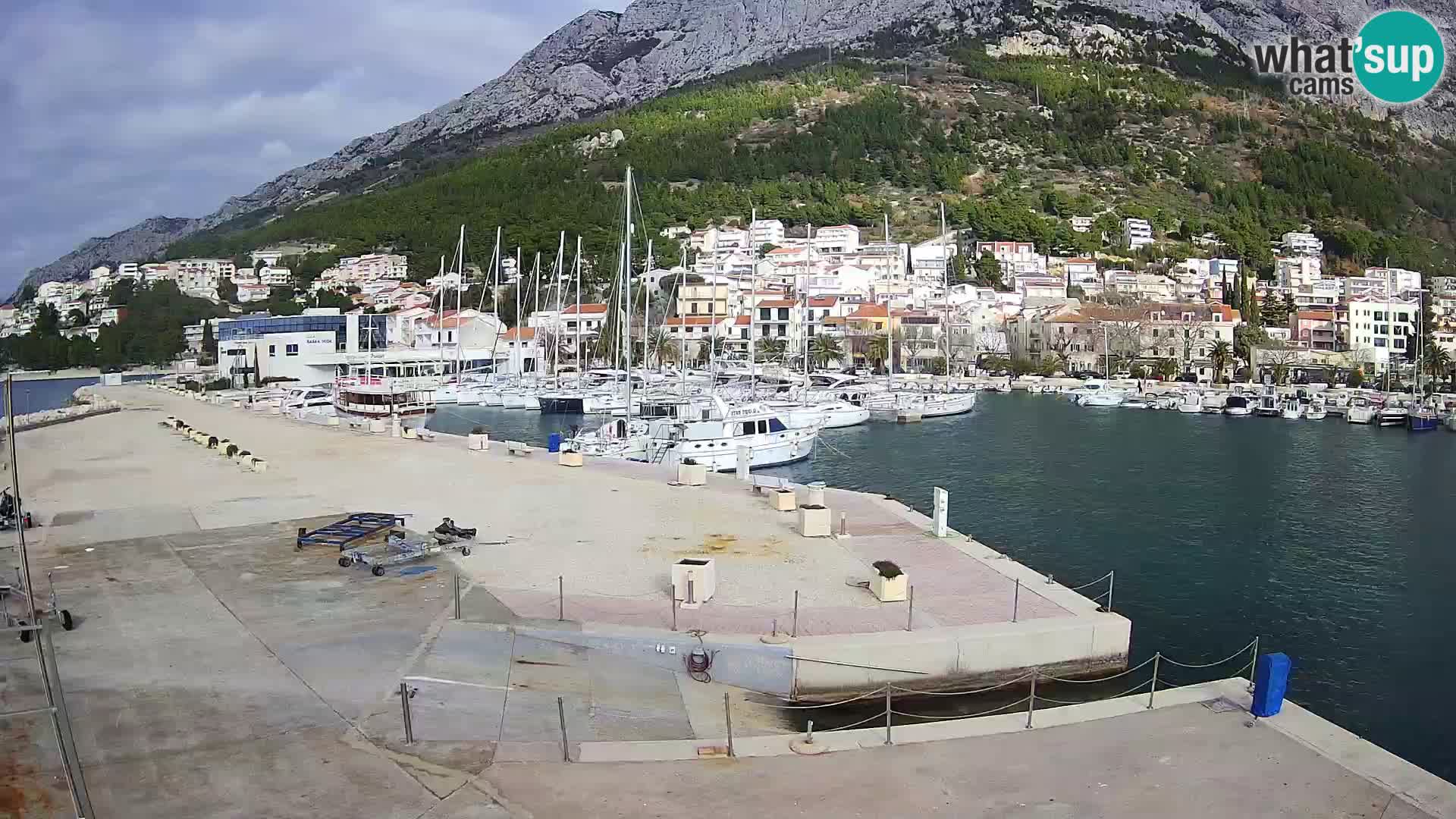 Webcam Basca Voda –  Vista desde el puerto deportivo de la ciudad y la montaña Biokovo