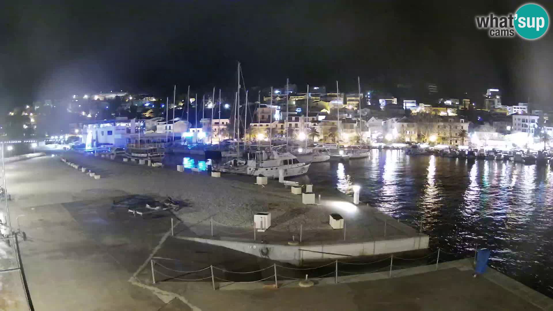 Webcam Basca Voda –  Vista desde el puerto deportivo de la ciudad y la montaña Biokovo