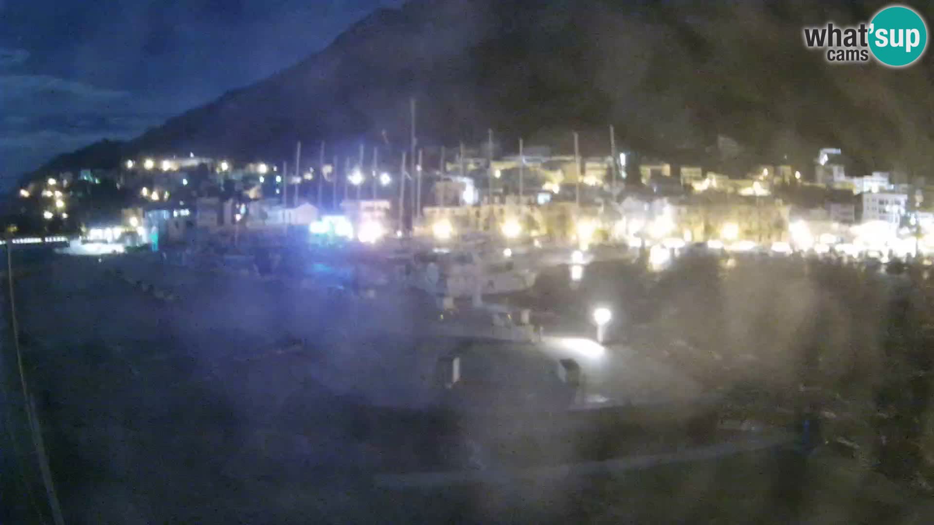 Webcam Basca Voda –  Vista desde el puerto deportivo de la ciudad y la montaña Biokovo