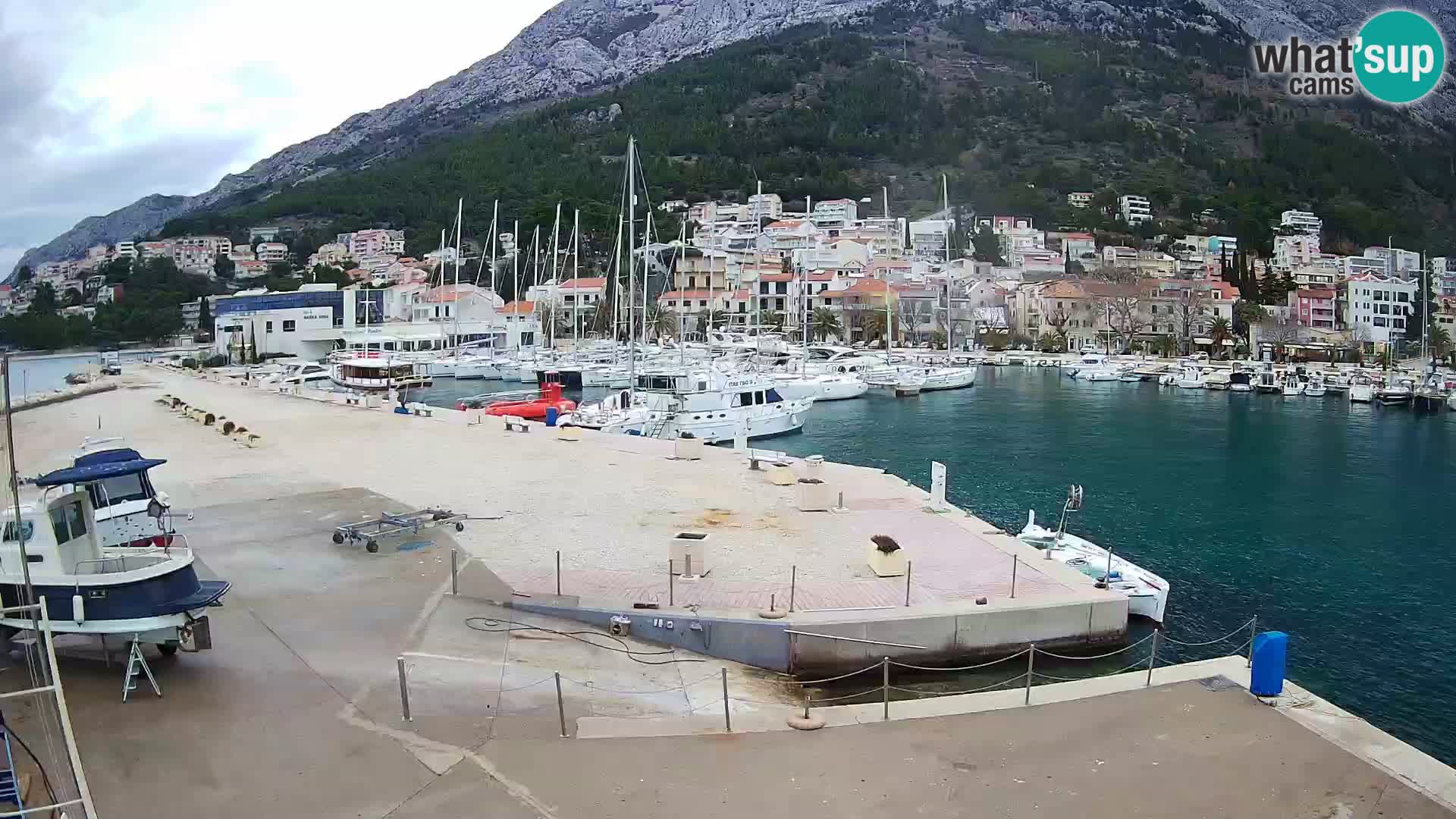 Spletna kamera – Baška Voda, pogled na mesto in goro Biokovo