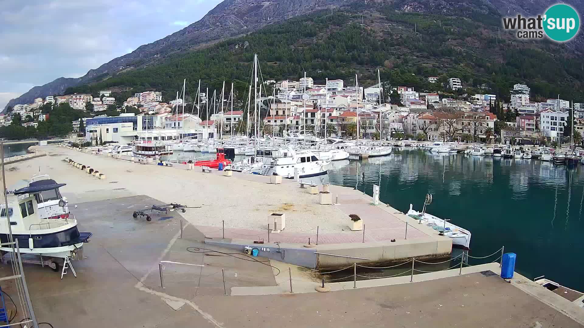 Webcam Basca Voda –  Vista desde el puerto deportivo de la ciudad y la montaña Biokovo