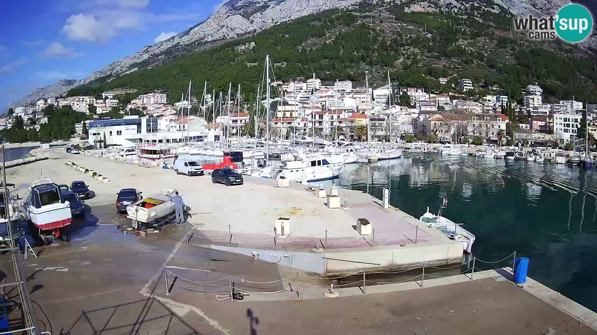 Webcam Basca Voda –  Vista desde el puerto deportivo de la ciudad y la montaña Biokovo