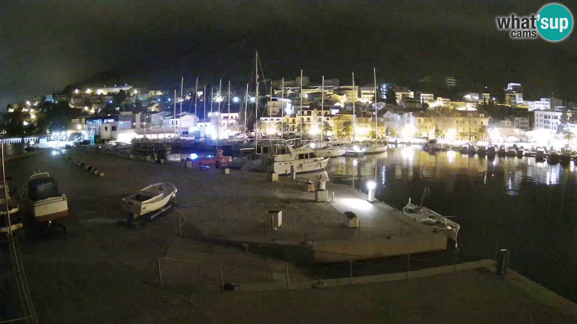 Webcam Basca Voda –  Vista desde el puerto deportivo de la ciudad y la montaña Biokovo