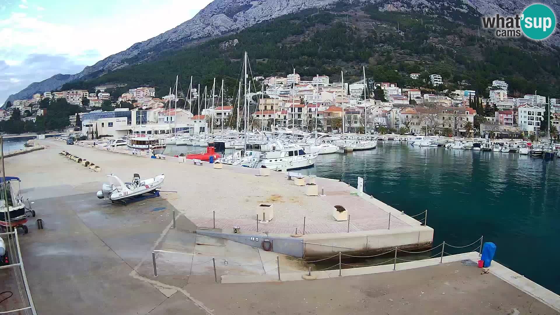 Webcam Basca Voda –  Vista desde el puerto deportivo de la ciudad y la montaña Biokovo