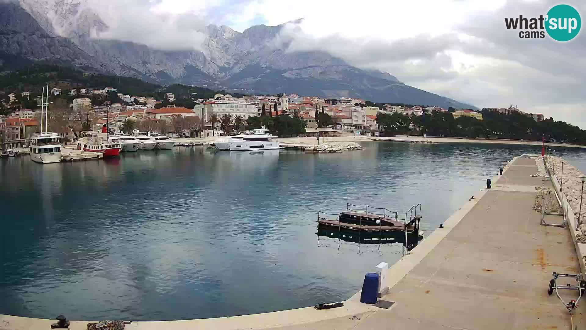 Spletna kamera – Baška Voda, pogled na mesto in goro Biokovo