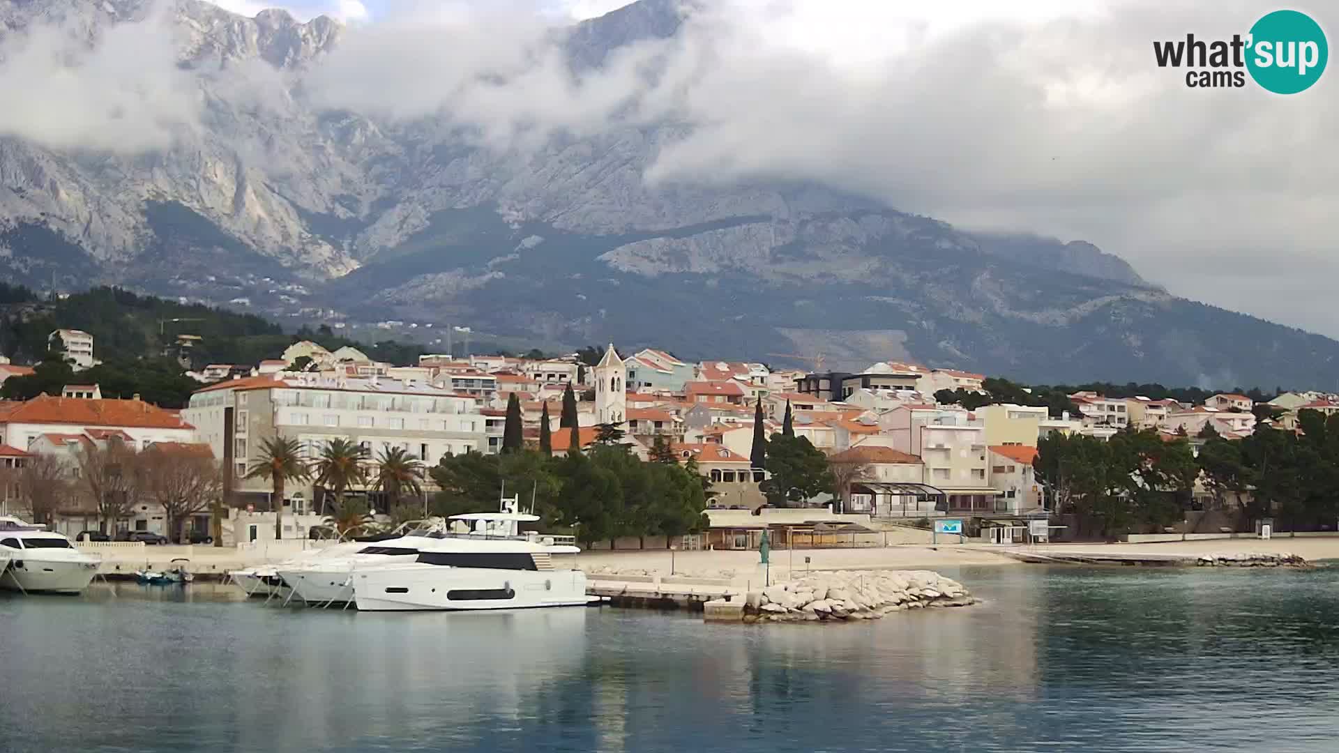 Spletna kamera – Baška Voda, pogled na mesto in goro Biokovo