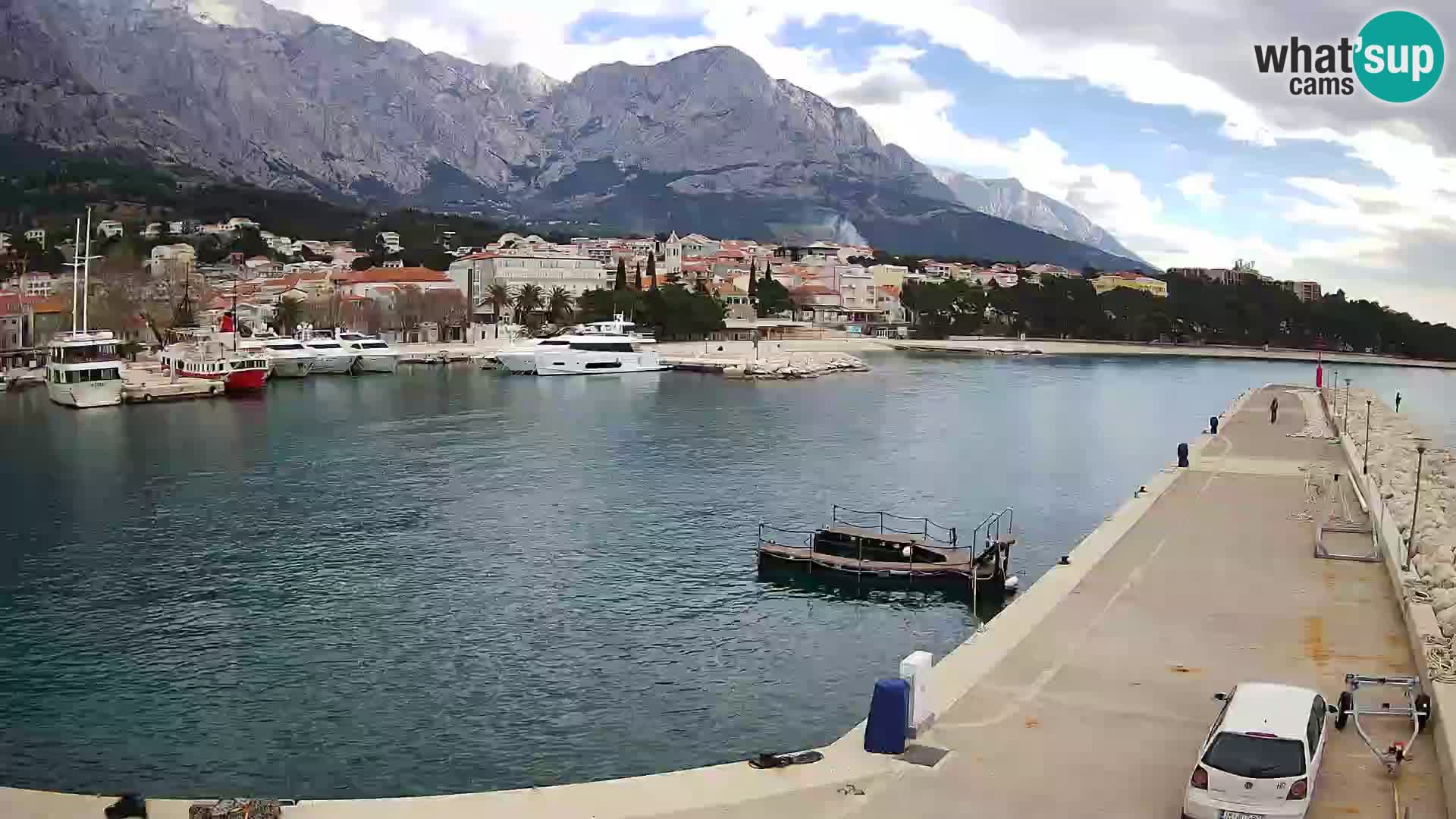 Webcam Basca Voda –  Vista desde el puerto deportivo de la ciudad y la montaña Biokovo