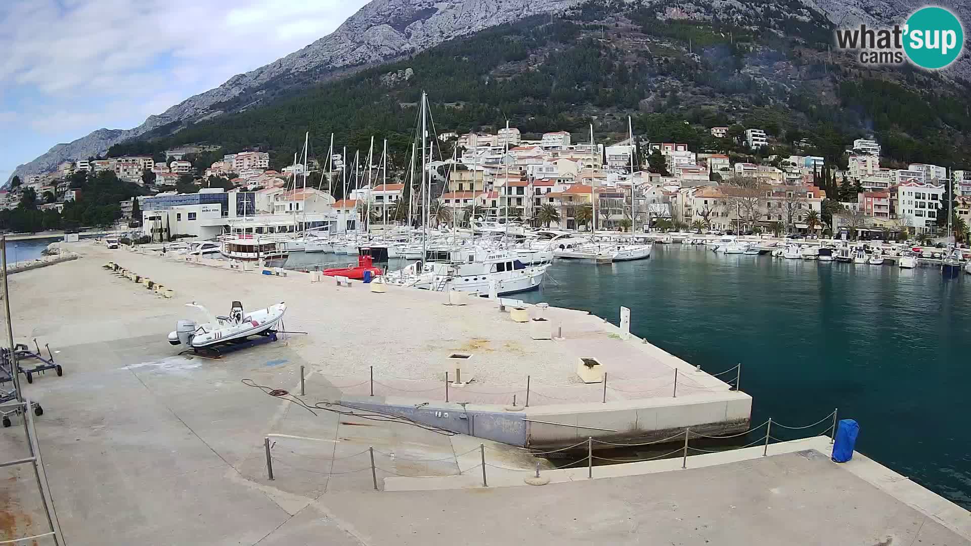 Webcam Basca Voda –  Vista desde el puerto deportivo de la ciudad y la montaña Biokovo