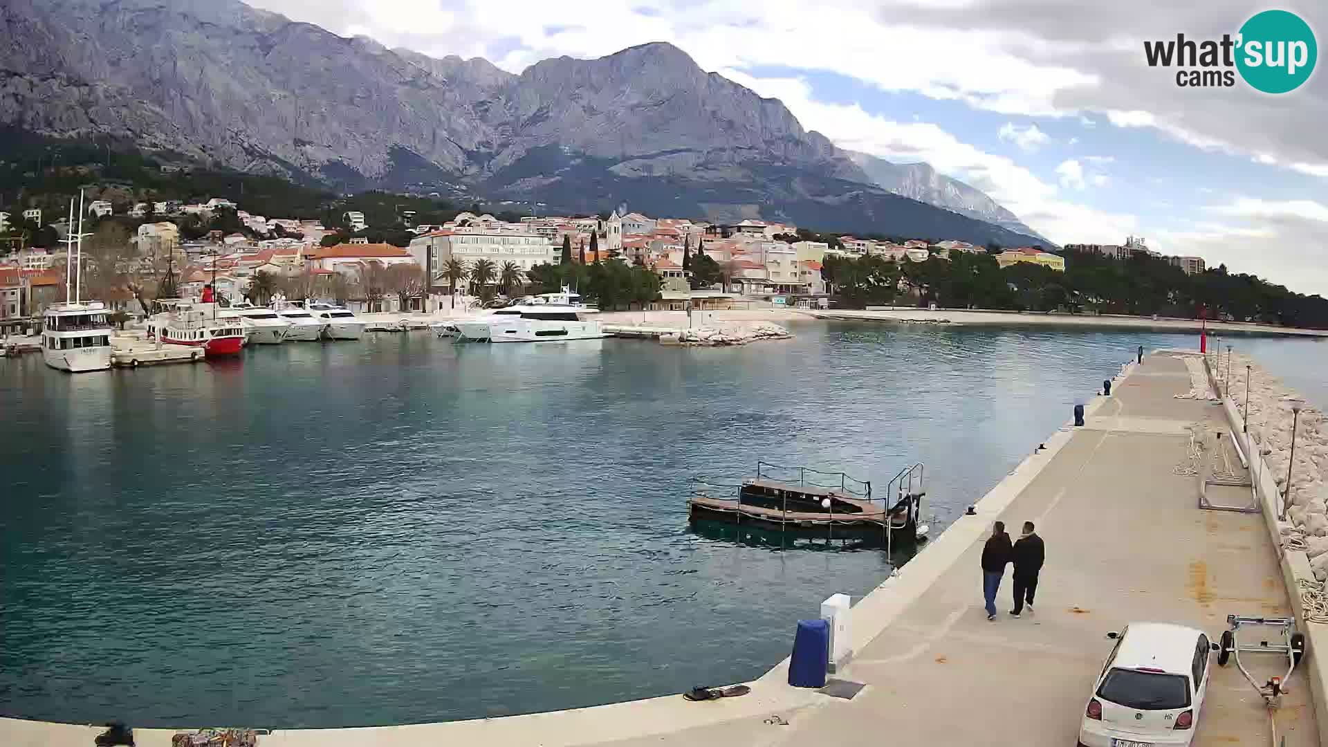 Webcam Basca Voda –  Vista desde el puerto deportivo de la ciudad y la montaña Biokovo