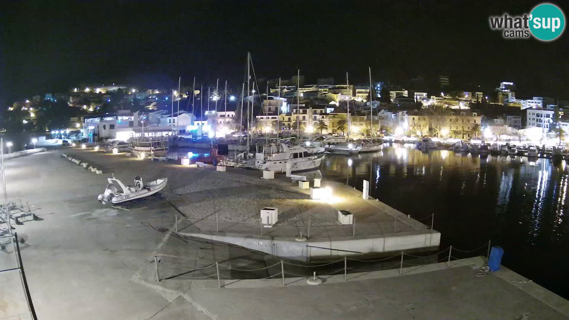 Webcam Basca Voda –  Vista desde el puerto deportivo de la ciudad y la montaña Biokovo