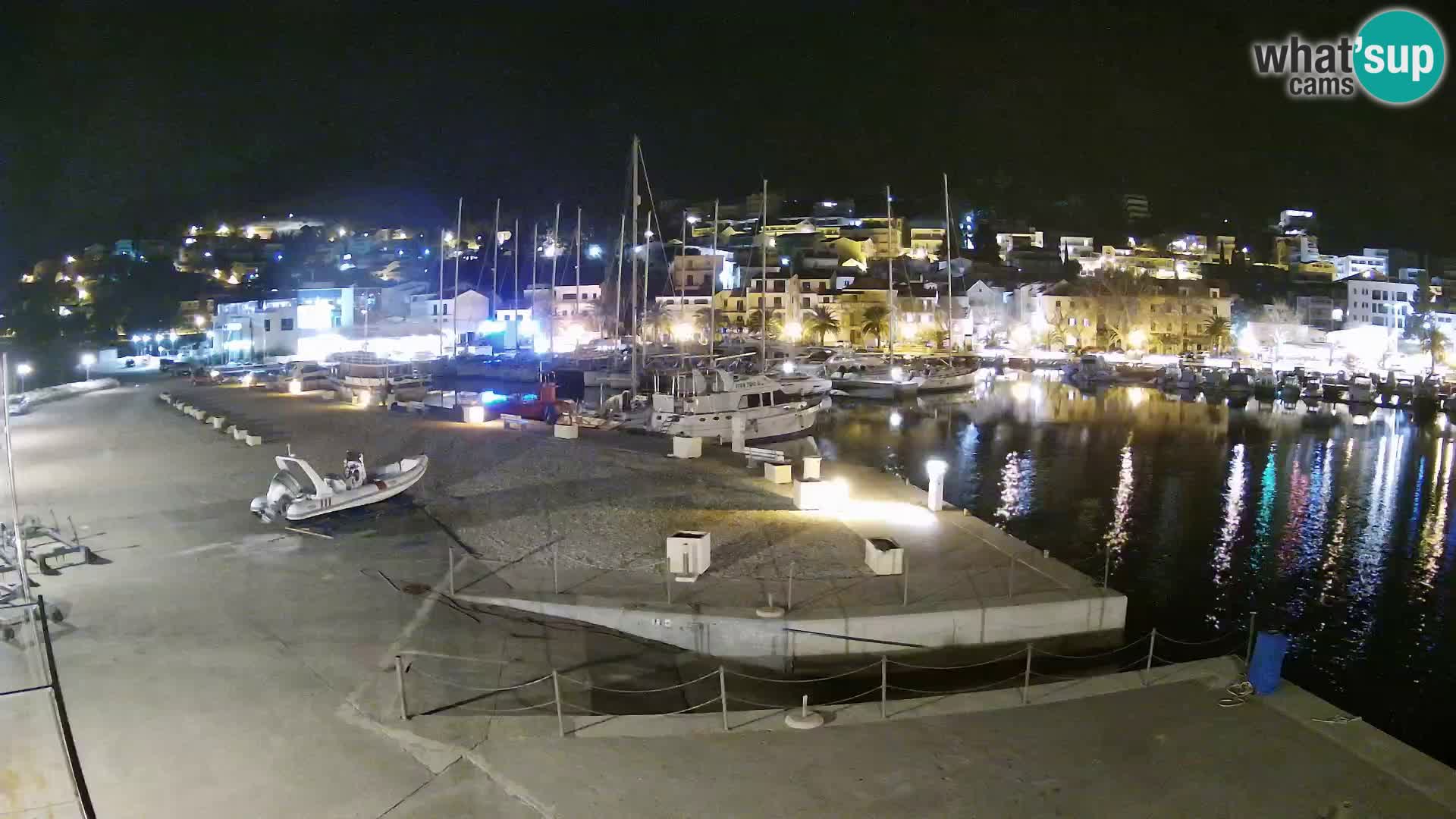 Webcam Basca Voda –  Vista desde el puerto deportivo de la ciudad y la montaña Biokovo