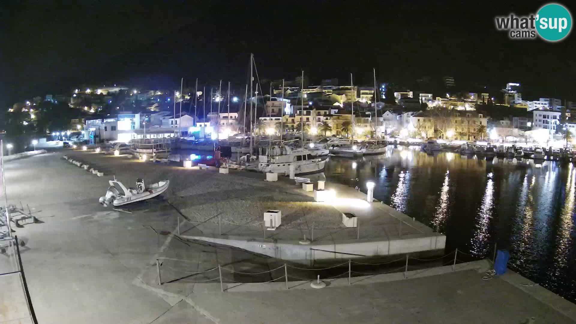 Webcam Basca Voda –  Vista desde el puerto deportivo de la ciudad y la montaña Biokovo