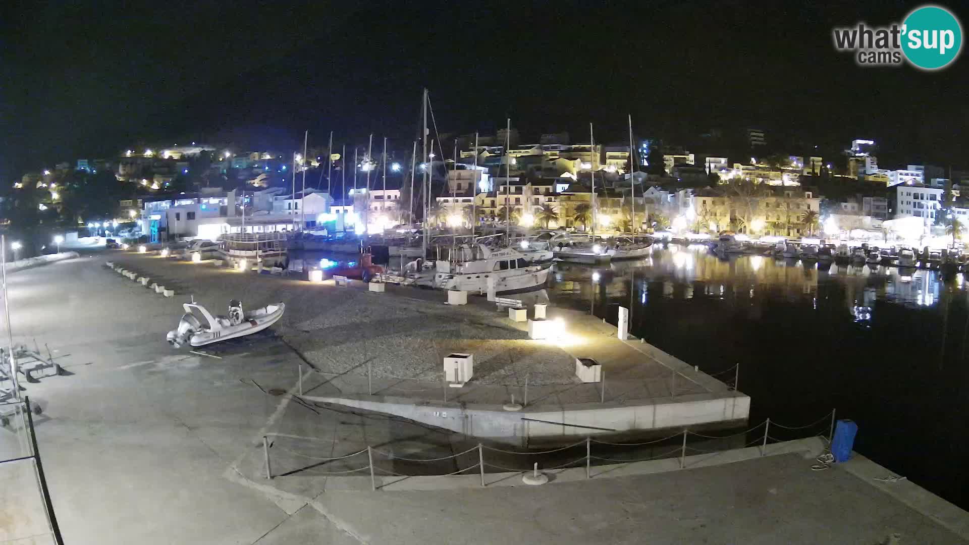 Webcam Basca Voda –  Vista desde el puerto deportivo de la ciudad y la montaña Biokovo