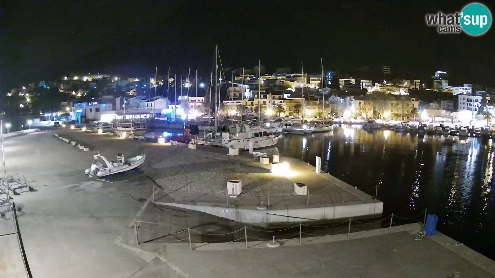 Webcam Basca Voda –  Vista desde el puerto deportivo de la ciudad y la montaña Biokovo