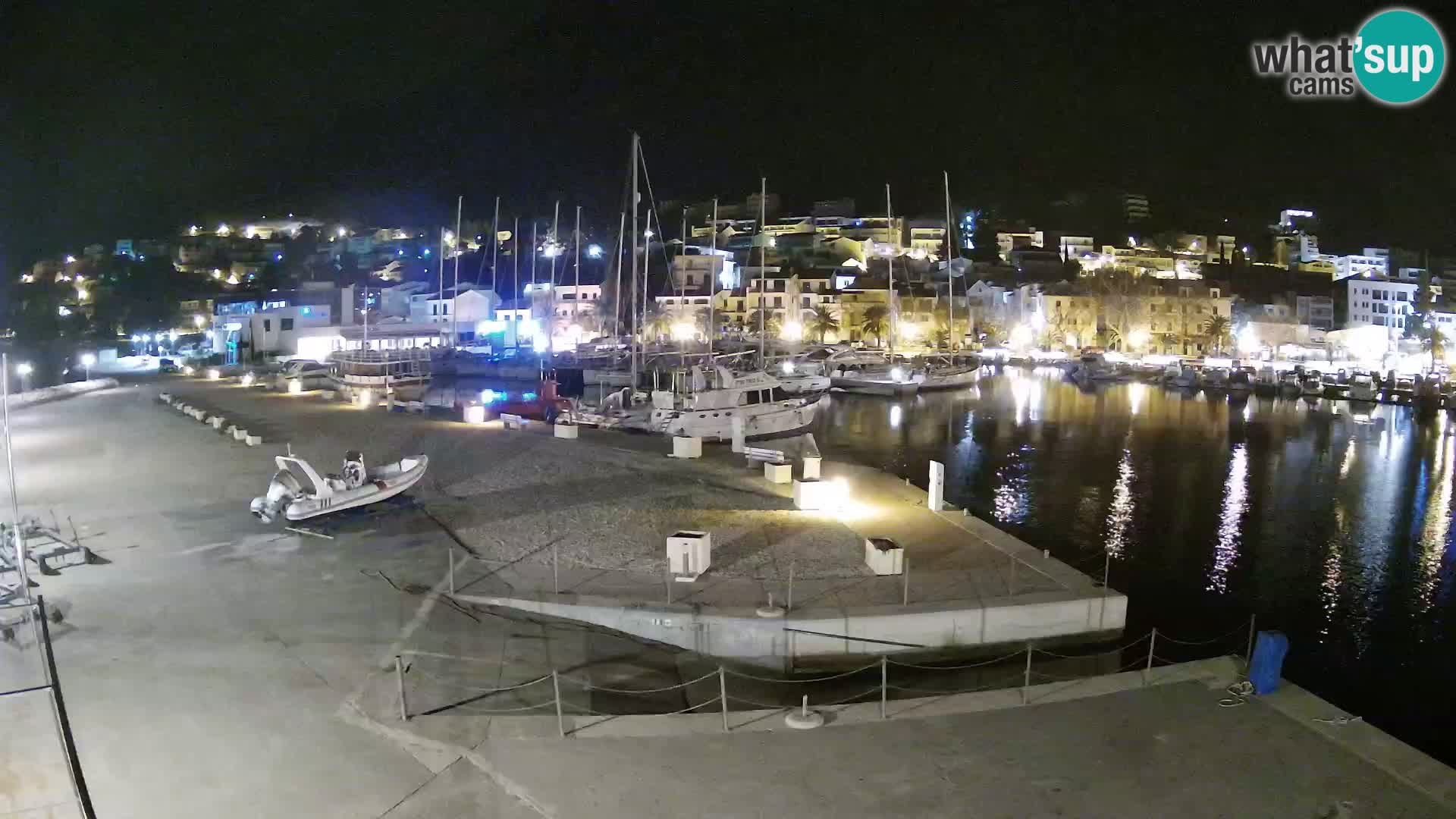 Webcam Basca Voda –  Vista desde el puerto deportivo de la ciudad y la montaña Biokovo