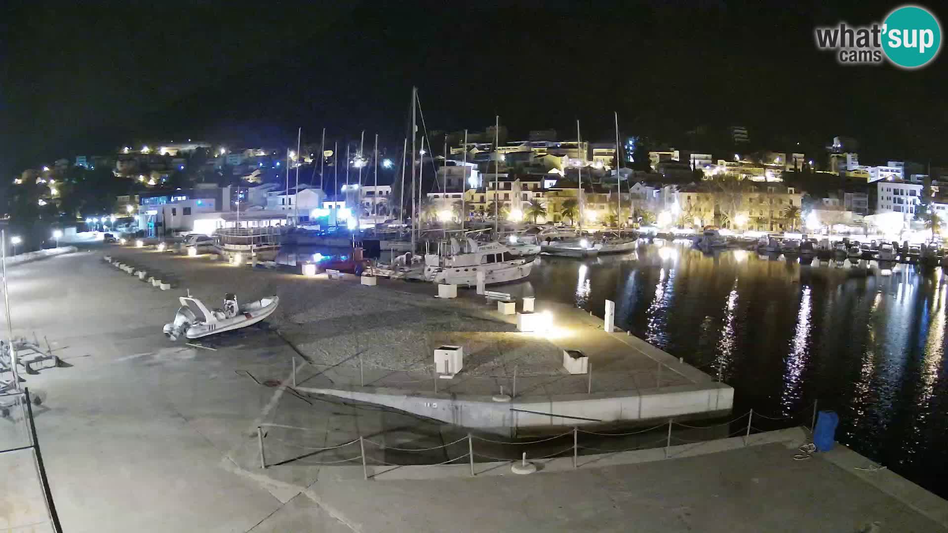 Webcam Basca Voda –  Vista desde el puerto deportivo de la ciudad y la montaña Biokovo