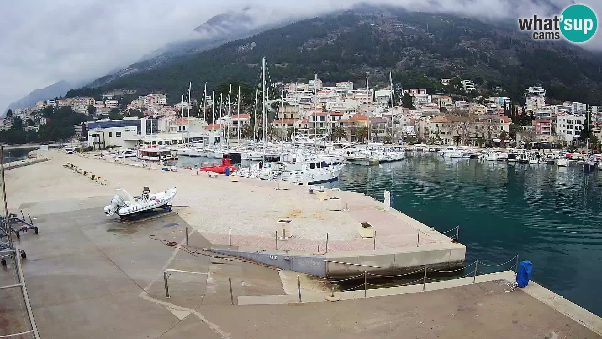 Spletna kamera – Baška Voda, pogled na mesto in goro Biokovo