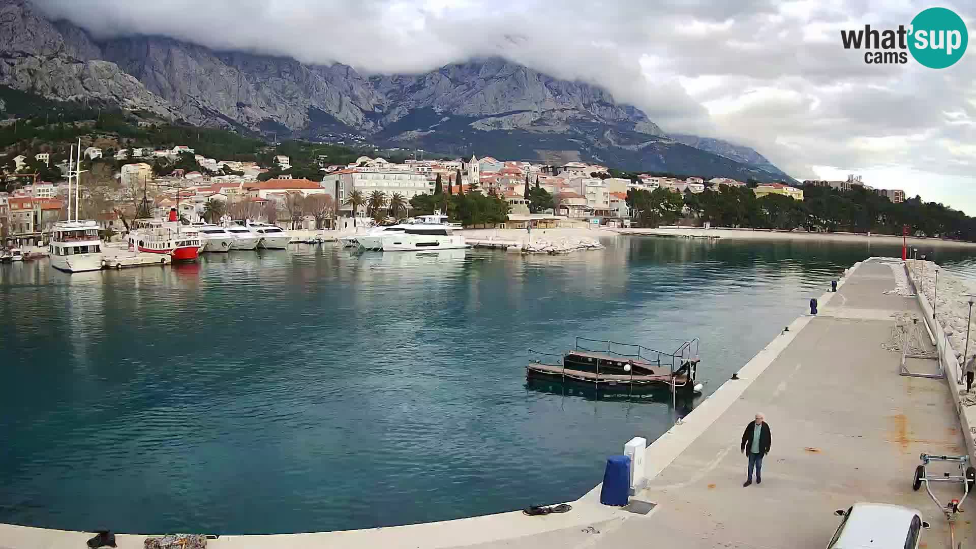 Spletna kamera – Baška Voda, pogled na mesto in goro Biokovo