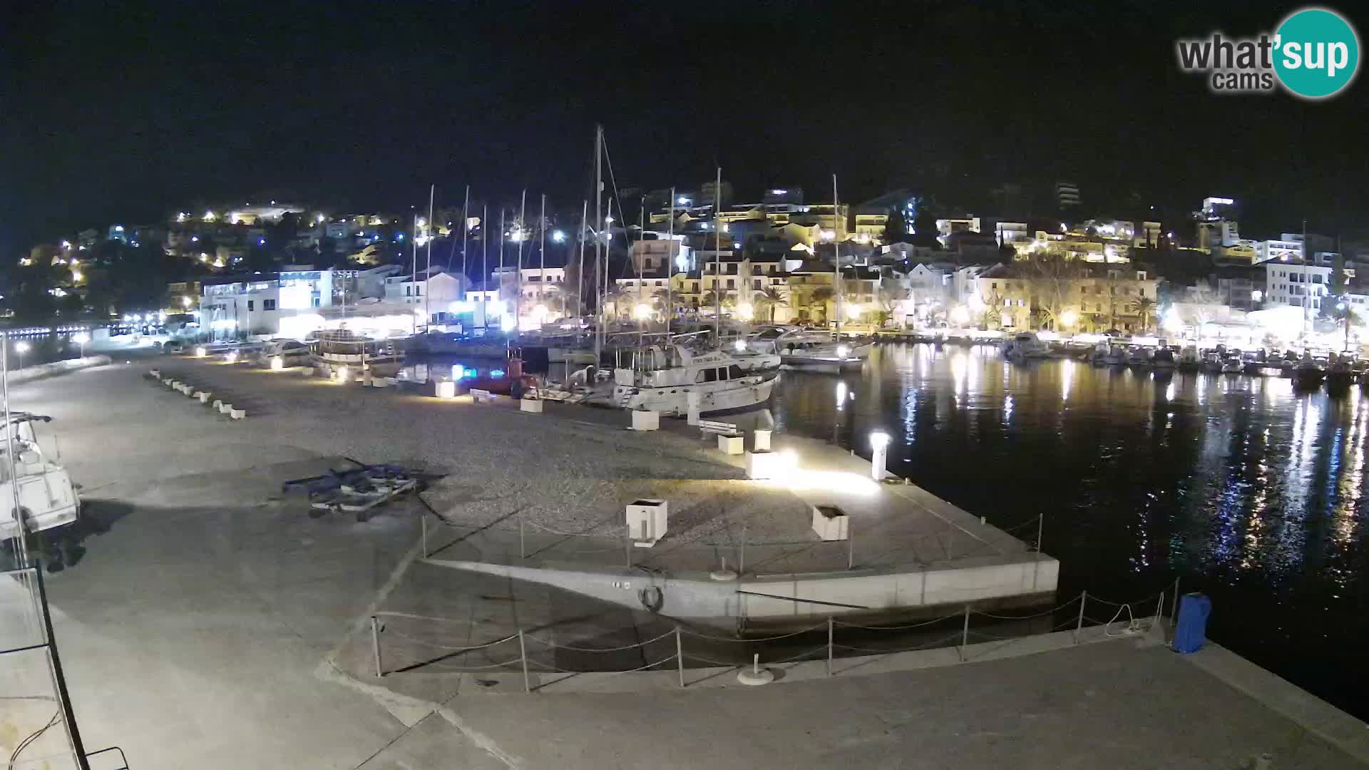 Webcam Basca Voda –  Vista desde el puerto deportivo de la ciudad y la montaña Biokovo