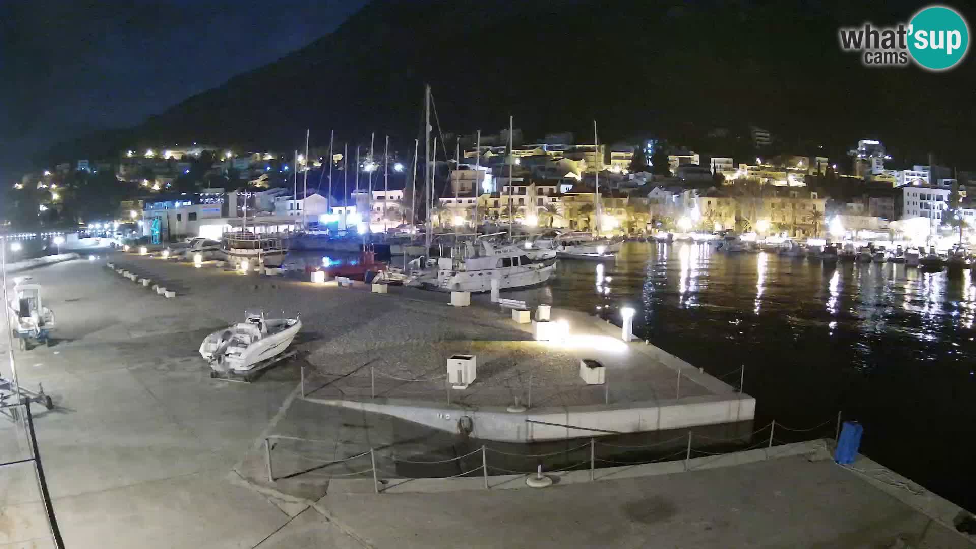 Webcam Basca Voda –  Vista desde el puerto deportivo de la ciudad y la montaña Biokovo