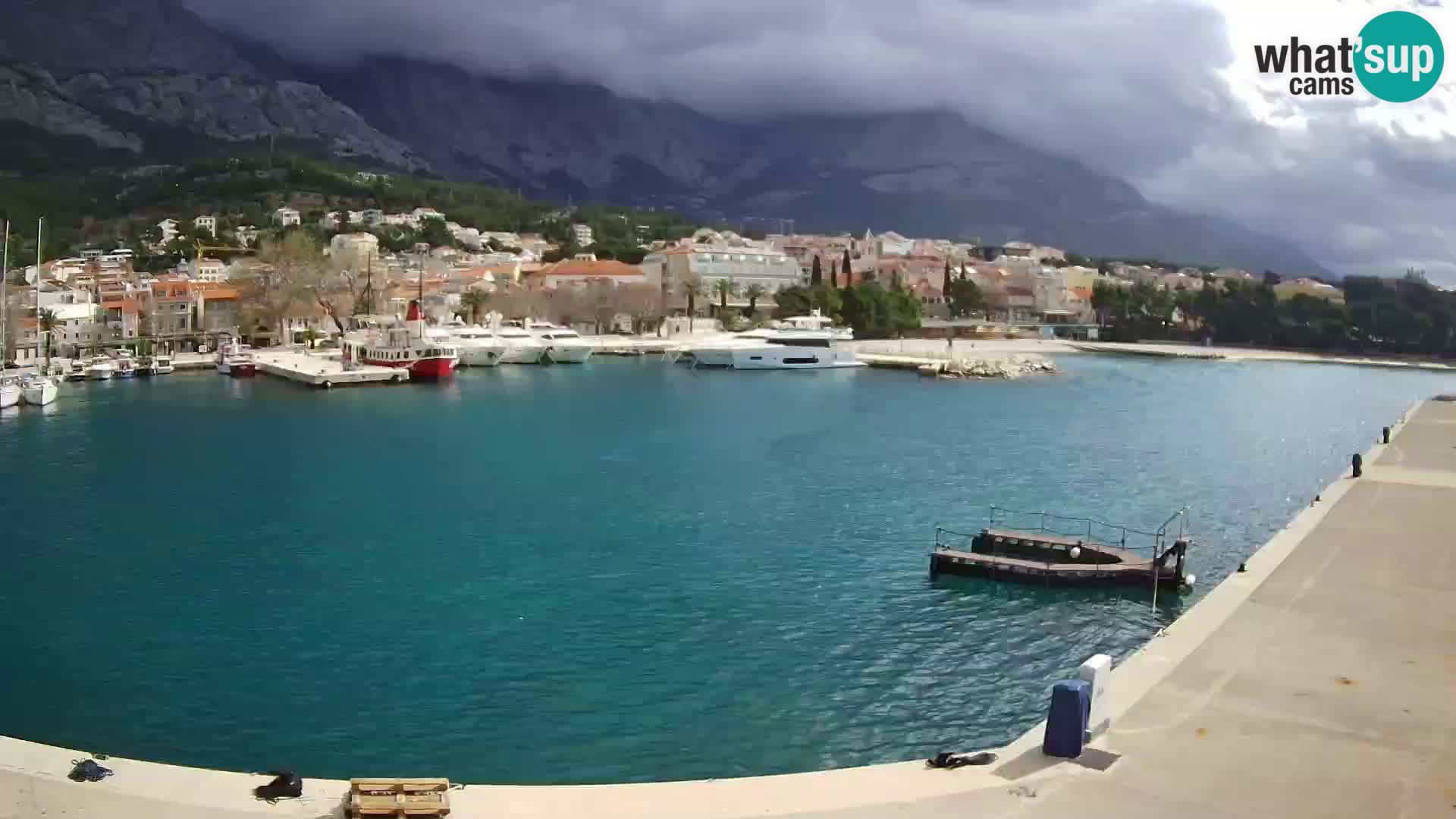 Spletna kamera – Baška Voda, pogled na mesto in goro Biokovo