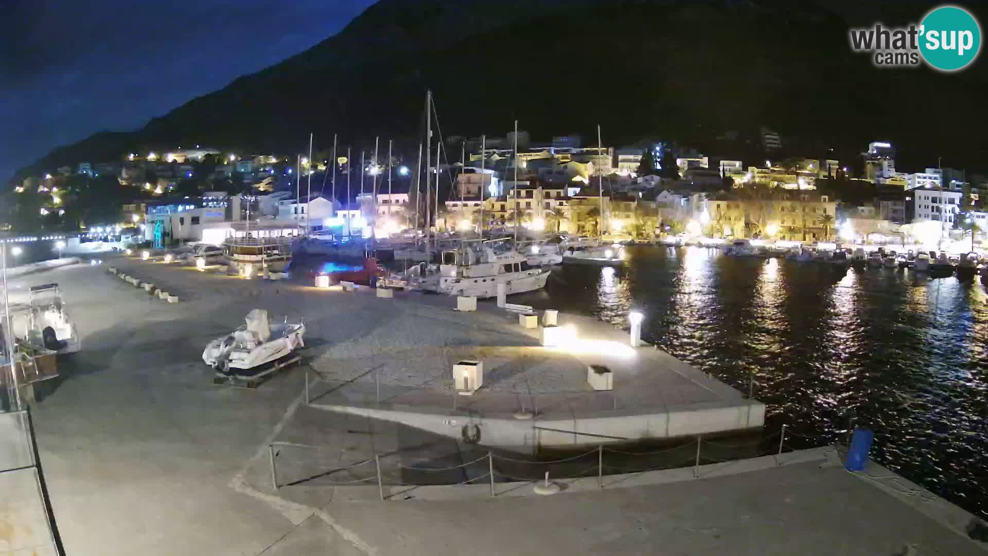 Webcam Basca Voda –  Vista desde el puerto deportivo de la ciudad y la montaña Biokovo