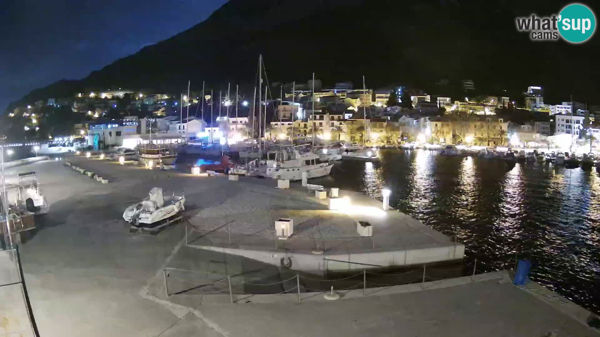 Webcam Basca Voda –  Vista desde el puerto deportivo de la ciudad y la montaña Biokovo