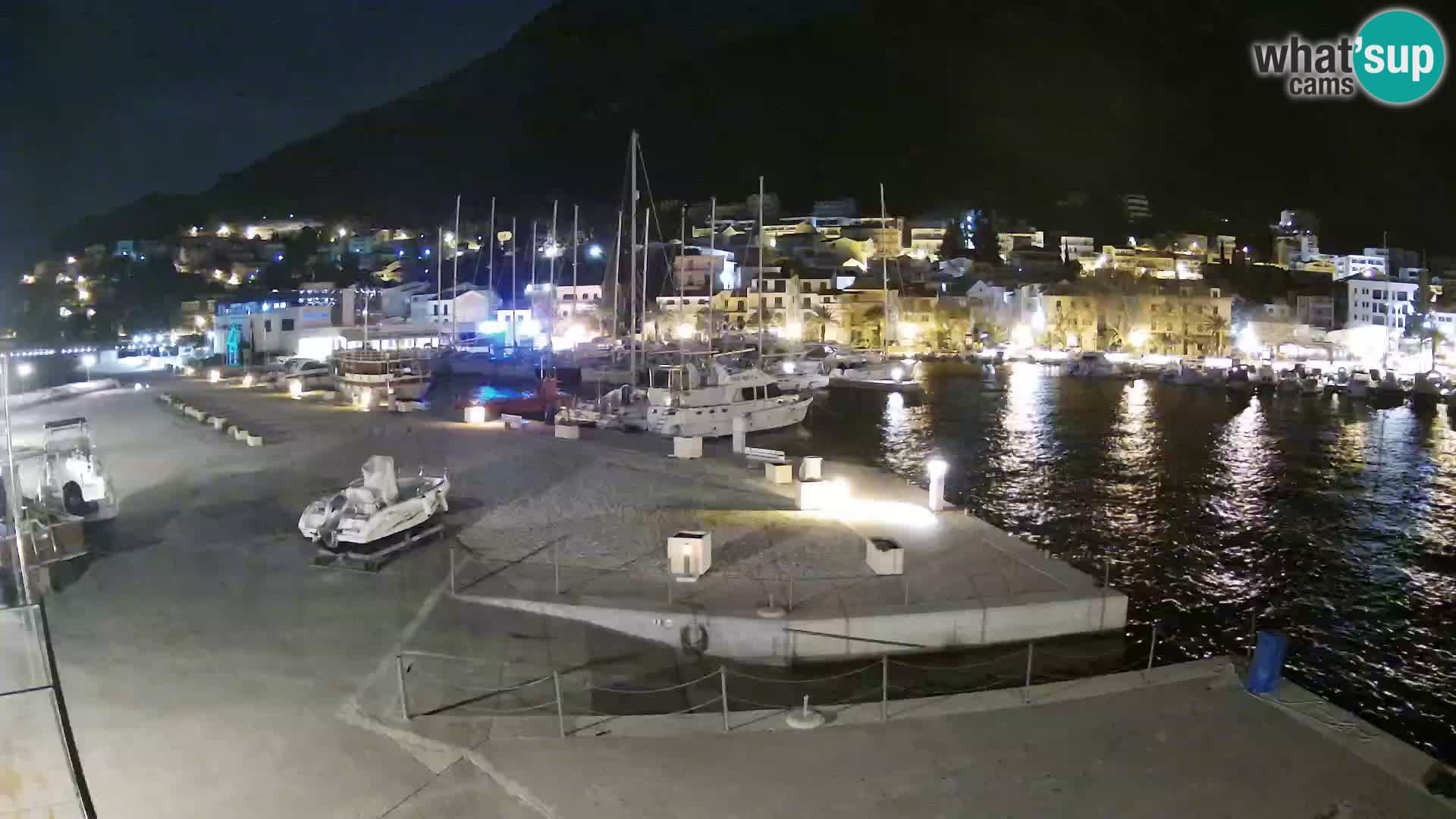 Webcam Basca Voda –  Vista desde el puerto deportivo de la ciudad y la montaña Biokovo