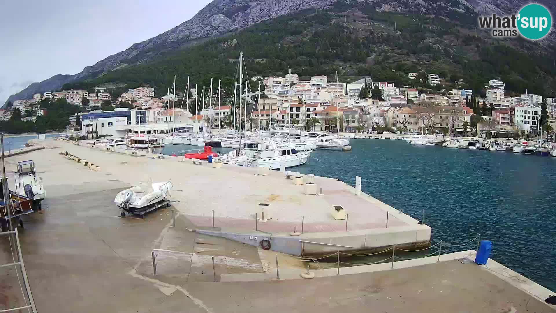 Webcam Basca Voda –  Vista desde el puerto deportivo de la ciudad y la montaña Biokovo