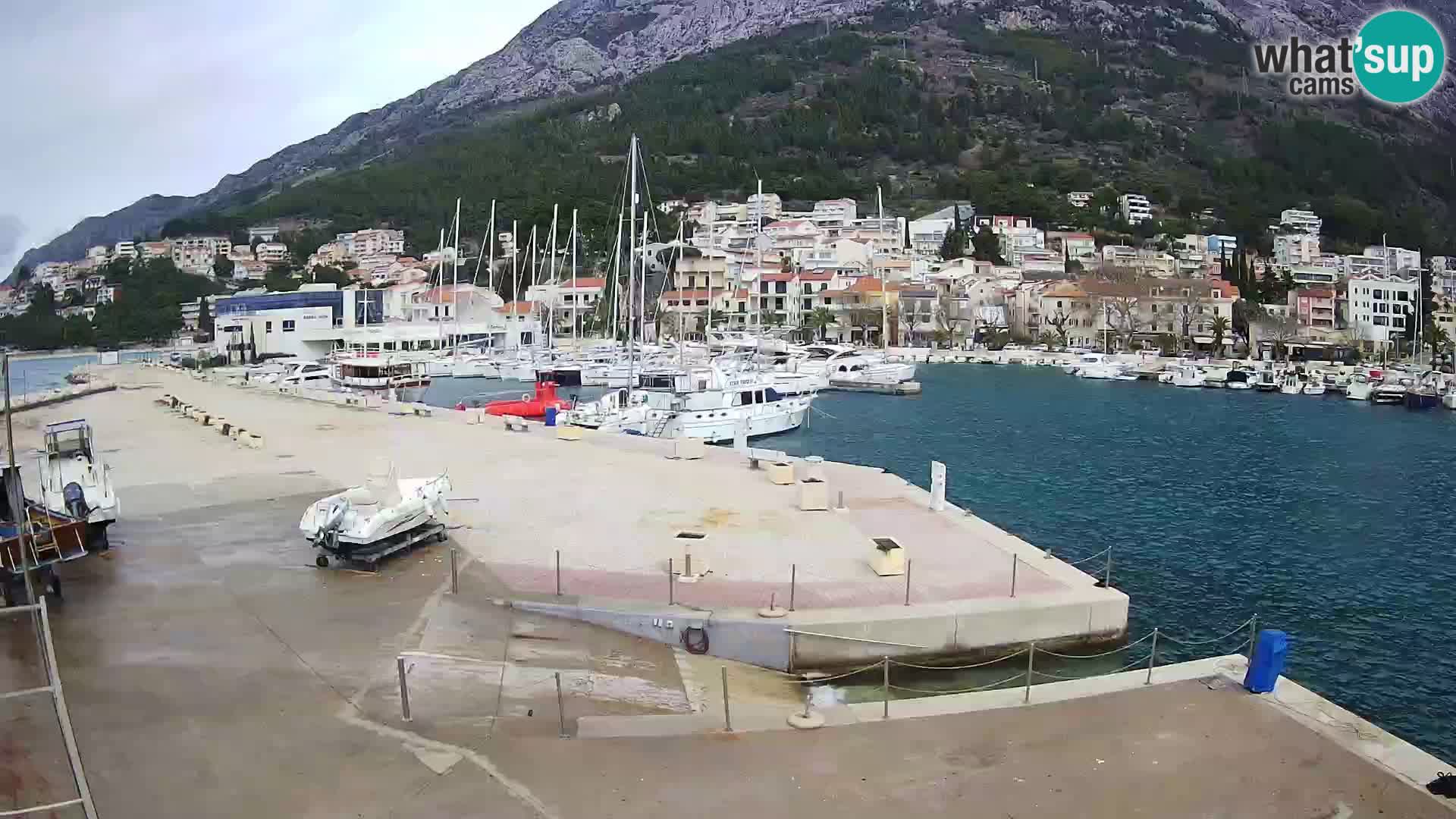 Webcam Basca Voda –  Vista desde el puerto deportivo de la ciudad y la montaña Biokovo