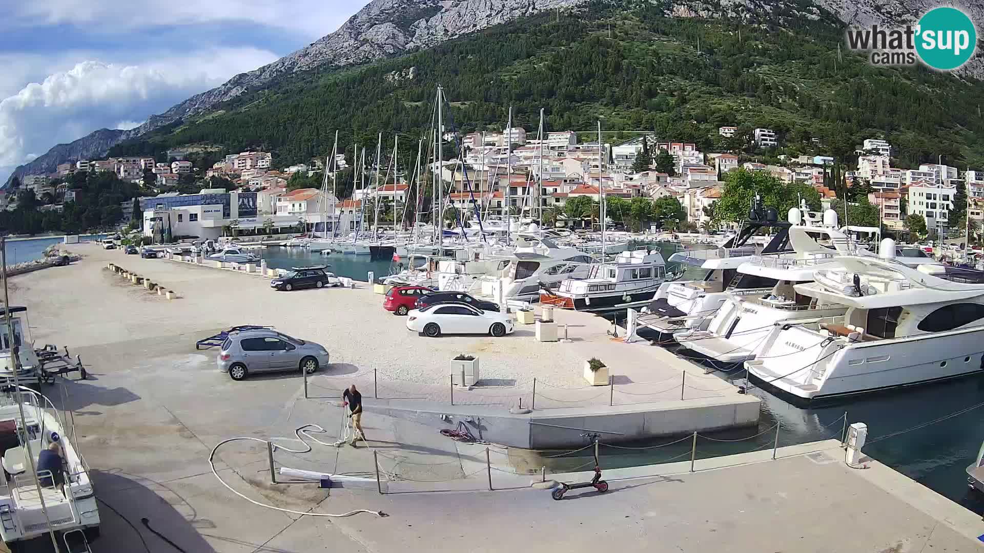 Webcam Basca Voda –  Vista desde el puerto deportivo de la ciudad y la montaña Biokovo