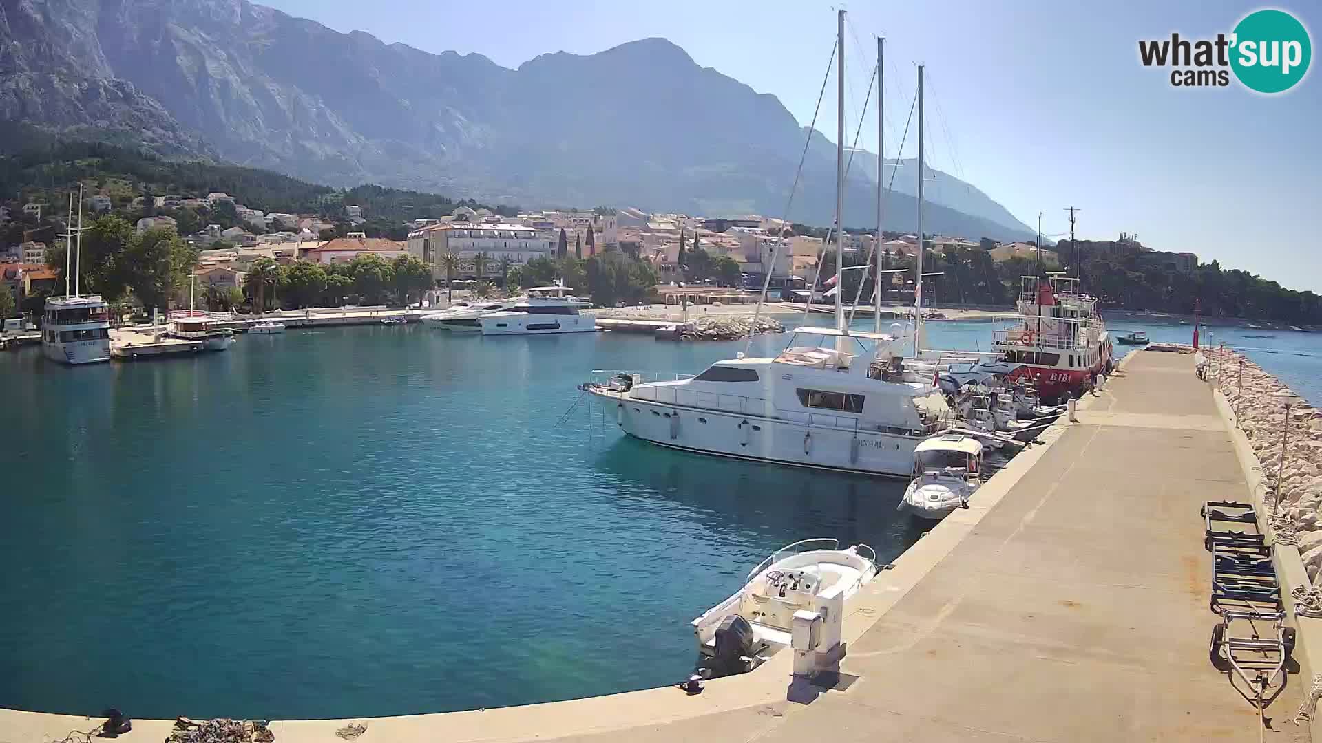 Spletna kamera – Baška Voda, pogled na mesto in goro Biokovo