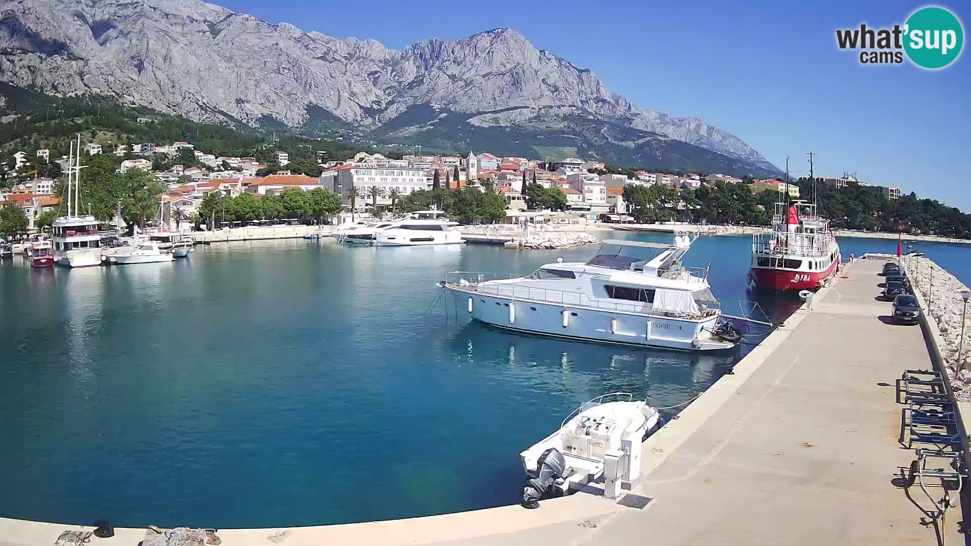 Webcam Basca Voda –  Vista desde el puerto deportivo de la ciudad y la montaña Biokovo